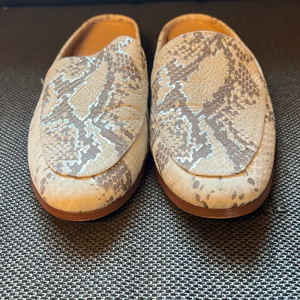 Banana Republic women’s reptile print loafers